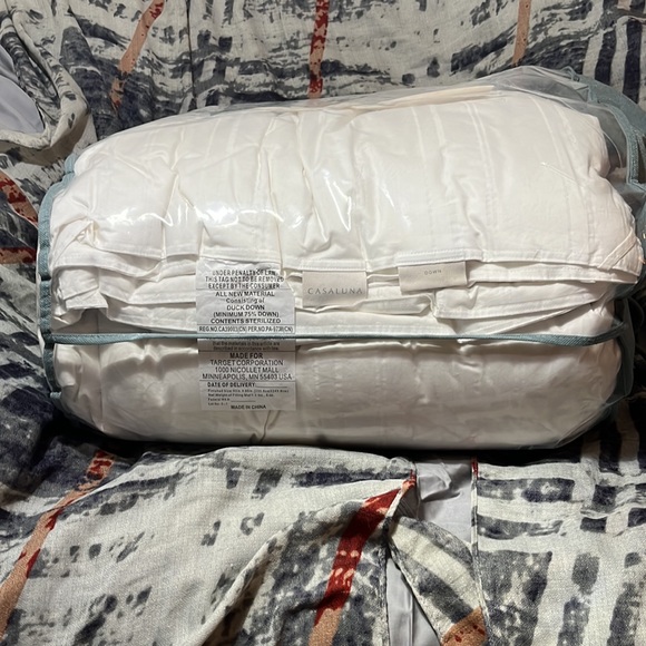 Casaluna Full/Queen Ultra Weight Premium Down Comforter/Duvet insert - Picture 6 of 6